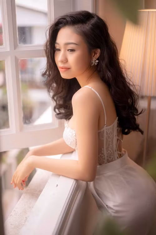 Con gái Lê Giang tham gia lớp đào tạo diễn viên của Hồng Vân và sau đó đầu quân tại sân khấu của nữ nghệ sĩ.