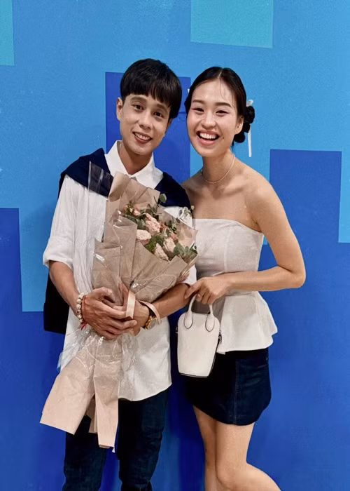 Lê Lộc đang hẹn hò diễn viên Tuấn Dũng. Mối quan hệ này được gia đình Lê Lộc ủng hộ.