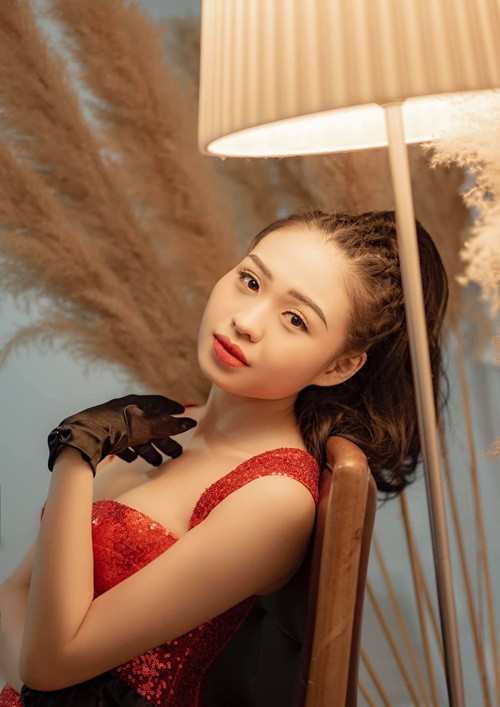 Lê Lộc gợi cảm hút mắt dù không có chiều cao như người mẫu.