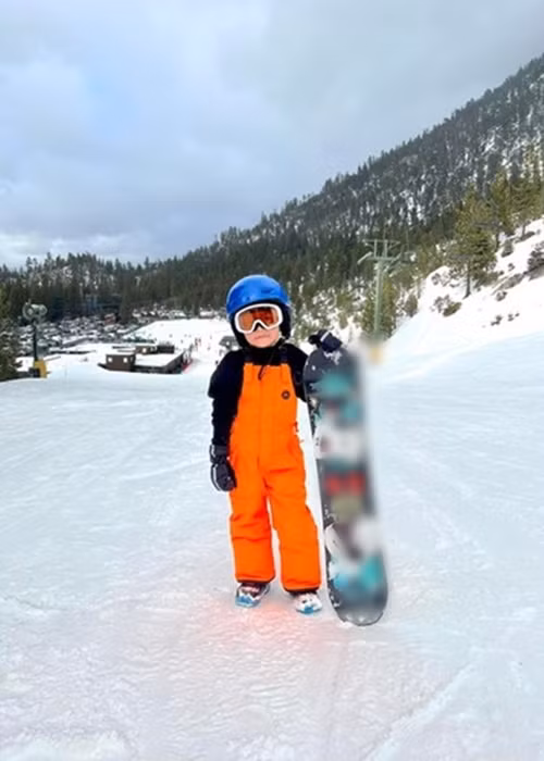 Con trai của Đan Trường thường xuyên đi du lịch. Ảnh: FB Thủy Tiên.