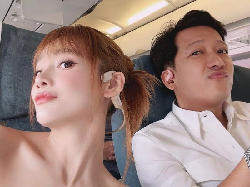 Thu nhập của cặp đôi đến từ hoạt động nghệ thuật, quay gameshow, làm đại sứ thương hiệu, kinh doanh. Ảnh: FB Nhã Phương.