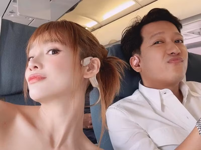 Thu nhập của cặp đôi đến từ hoạt động nghệ thuật, quay gameshow, làm đại sứ thương hiệu, kinh doanh. Ảnh: FB Nhã Phương.