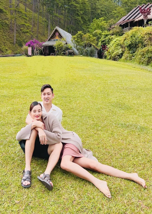 Đỗ An chiều chuộng Lê Thúy, anh chăm lo cho vợ từng bữa ăn, giấc ngủ. Đỗ An cũng thường xuyên dành những lời có cánh cho Lê Thúy trên trang cá nhân lẫn truyền thông. Ảnh: FB Đỗ An.