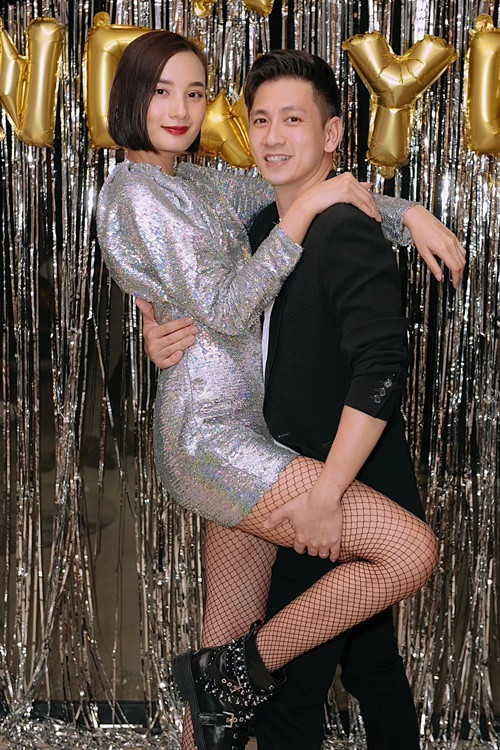 Vợ chồng Lê Thúy nấu bữa tối cho nhau, thường xuyên đi du lịch để hâm nóng tình cảm. Ảnh: FB Đỗ An.