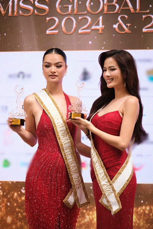 Top 2 của chương trình truyền hình thực tế thuộc khuôn khổ Miss Global Vietnam vừa lộ diện, gồm Nguyễn Đình Như Vân (phải) và Kiều Thị Thúy Hằng. Như Vân sẽ thi Miss Global 2024 còn Thúy Hằng đại diện Việt Nam ở Miss Global 2025. Ảnh: Yeah1.