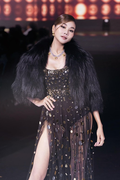 Để bảo vệ tên tuổi, Thanh Hằng nhờ pháp luật can thiệp. Theo Znews, Thanh Hằng đã gửi đơn lên Sở Thông tin và Truyền thông TP.HCM, đề nghị xử lý tài khoản Facebook "Hoàng Thùy" tung tin sai sự thật. Ảnh: FB Thanh Hằng.