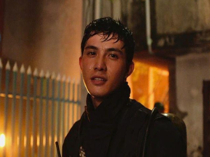 Trần Ngọc Vàng tốt nghiệp ngành Diễn viên, trường Đại học Sân khấu - Điện ảnh TP HCM, giành ngôi quán quân Gương mặt điện ảnh 2020. Anh đóng vai Long trong Đi về phía lửa năm 2024. Hiện tại, Ngọc Vàng lọt top 10 đề cử Diễn viên nam ấn tượng tại VTV Awards 2024.