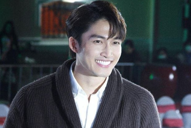 Tài năng và điển trai, ngay từ khi mới ra trường, Đình Tú đã được nhiều đạo diễn tin tưởng giao vai nam chính. Với vai Huy trong Gặp em ngày nắng, anh lọt top 10 đề cử Diễn viên nam ấn tượng tại VTV Awards 2024.