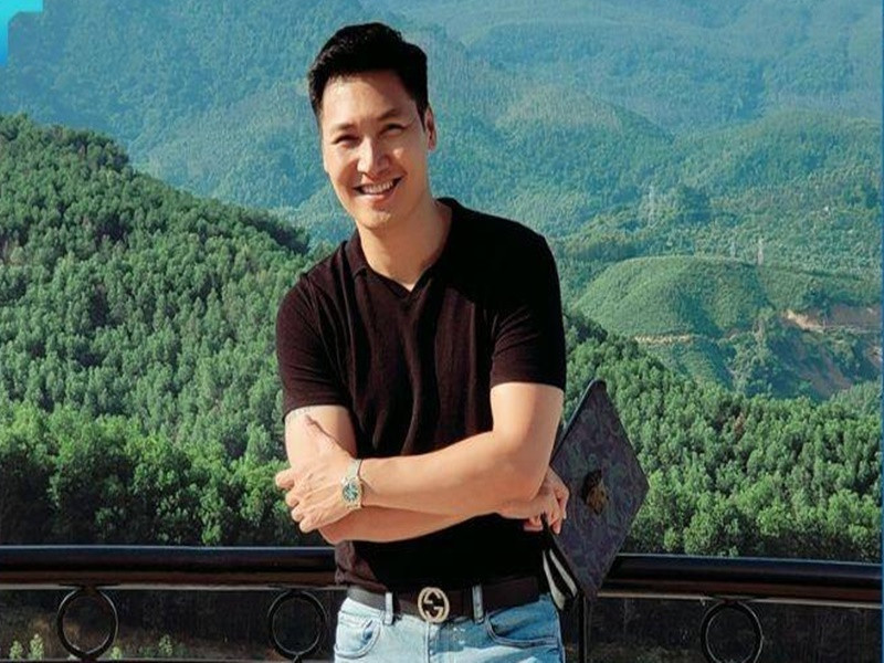 Lọt top 10 đề cử Diễn viên nam ấn tượng tại VTV Awards 2024, Mạnh Trường là gương mặt rất quen thuộc với khán giả truyền hình. Năm 2024, anh được chú ý nhờ vai diễn Lâm trong Chúng ta của 8 năm sau và Đại trong Không thời gian. Mạnh Trường từng thắng giải Diễn viên nam Ấn tượng tại VTV Awards 2021 cho vai Long trong Hương vị tình thân.