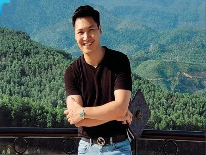 Lọt top 10 đề cử Diễn viên nam ấn tượng tại VTV Awards 2024, Mạnh Trường là gương mặt rất quen thuộc với khán giả truyền hình. Năm 2024, anh được chú ý nhờ vai diễn Lâm trong Chúng ta của 8 năm sau và Đại trong Không thời gian. Mạnh Trường từng thắng giải Diễn viên nam Ấn tượng tại VTV Awards 2021 cho vai Long trong Hương vị tình thân.