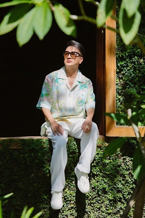 Sau ồn ào trang phục, Mr Đàm không xuất hiện biểu diễn trong những chương trình anh nhận trước đó. Ảnh: FB Đàm Vĩnh Hưng.