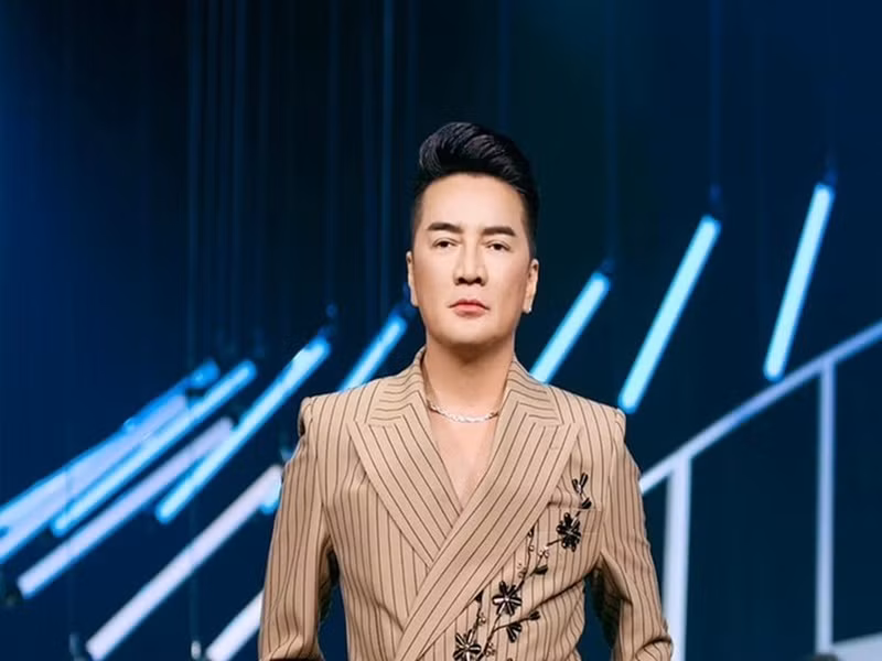 Nam ca sĩ còn bị cấm diễn và ra sản phẩm nghệ thuật trong 9 tháng. Ảnh: FB Đàm Vĩnh Hưng.