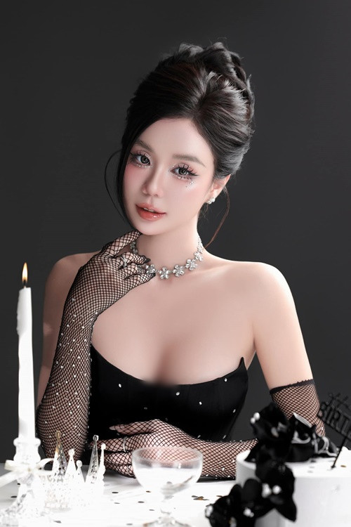 Bảo Ngọc khoe bộ ảnh gợi cảm, đón sinh nhật cách đây không lâu. Ảnh: FB Bảo Ngọc.