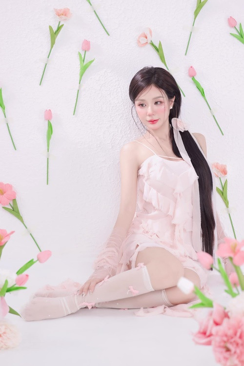 Vợ cũ Hoài Lâm từng thử sức ca hát. Ngoài ra, ngày còn nhỏ, cô tham gia diễn xuất trong một số MV ca nhạc. Ảnh: FB Bảo Ngọc.