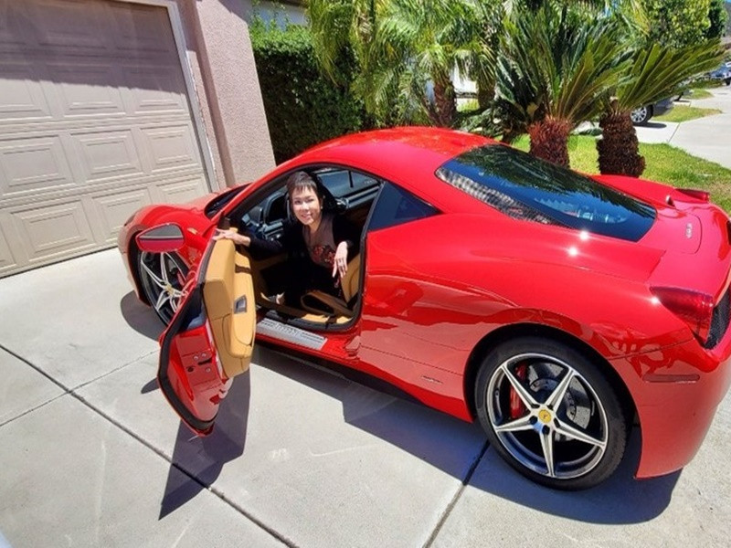 Việt Hương sở hữu những chiếc xe giá trị hàng tỷ đồng. Ảnh: Vietnamnet.