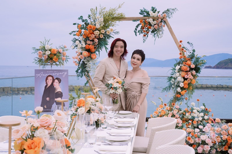 Thuyết phục được Hoài Phương về Việt Nam định cư, Việt Hương ngày càng hạnh phúc bên chồng. Ảnh: FB Việt Hương.