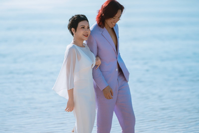 Việt Hương tái hôn với nhạc sĩ Hoài Phương. Giai đoạn chuyện tình cảm của cặp đôi gặp khó khăn nhất là khi Việt Hương ở Việt Nam hoạt động nghệ thuật trong thời gian dài. Ảnh: FB Việt Hương.