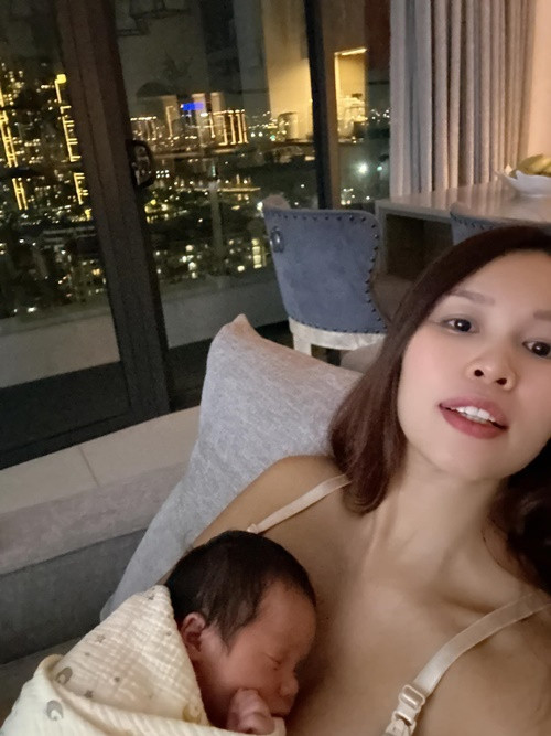 Trở về nhà, Hà Anh là bà mẹ bỉm sữa hai con.