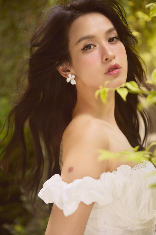 Khi tham gia Chị đẹp đạp gió 2023, nữ diễn viên phim Cổng mặt trời được nhiều cư dân mạng Trung Quốc hết lời khen ngợi nhan sắc lão hóa ngược.