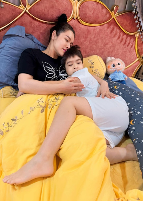 Trước khi mang bầu lần 2, Nhật Kim Anh đã có một cậu con trai với chồng cũ Bửu Lộc. Ảnh: FB Nhật Kim Anh.