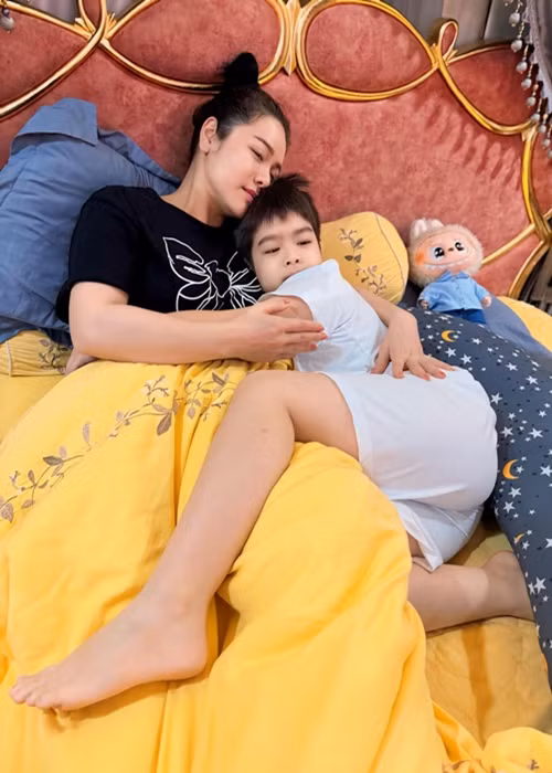 Trước khi mang bầu lần 2, Nhật Kim Anh đã có một cậu con trai với chồng cũ Bửu Lộc. Ảnh: FB Nhật Kim Anh.