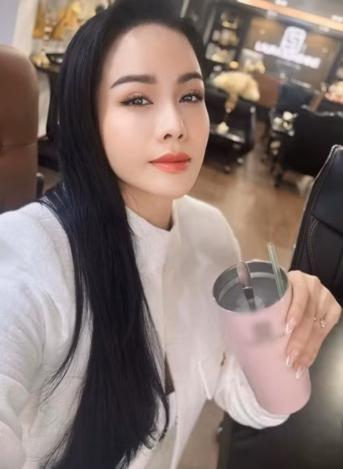 Nhật Kim Anh được khen khéo giấu bụng bầu. Ảnh: FB Nhật Kim Anh.