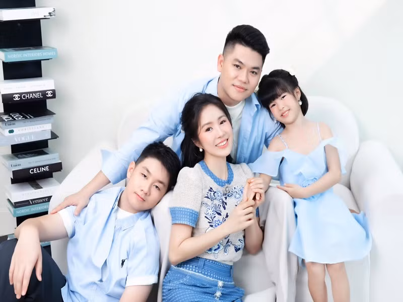 Kết hôn lần 2 với nam ca sĩ kém 7 tuổi, Lê Phương có cuộc sống viên mãn.