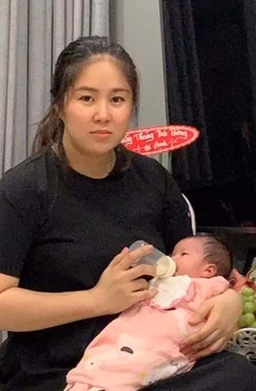 Tuy nhiên, ở lần sinh nở thứ hai, Lê Phương tăng cân. Cô nặng đến gần 80 kg sau khi con gái chào đời.