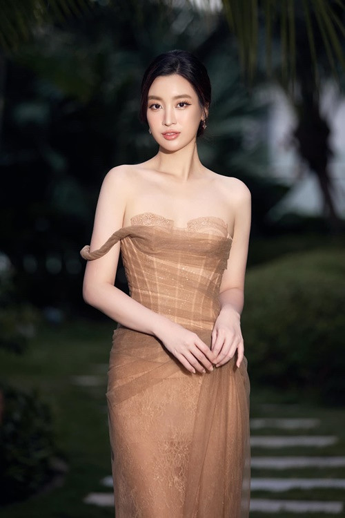 Sau 1 lần sinh nở, Hoa hậu Đỗ Mỹ Linh vẫn sở hữu body thon gọn, nuột nà. Ảnh: FB Mỹ Linh.