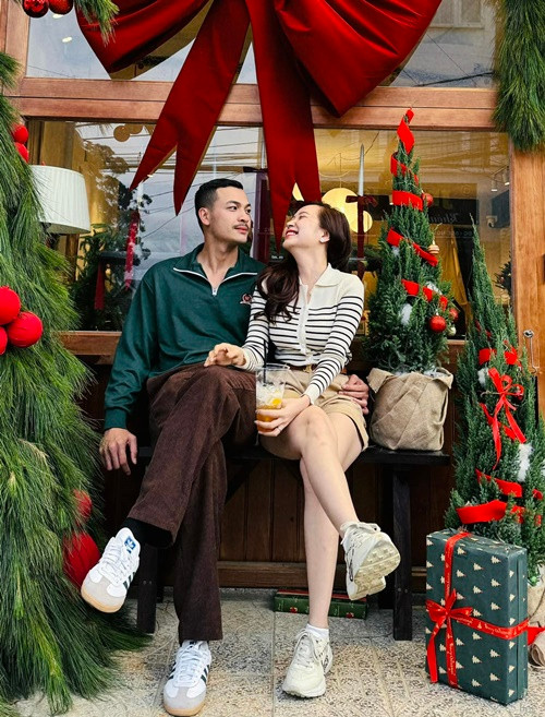 Mới đây, đôi uyên ương đi du lịch Đà Lạt. Ảnh: FB Vũ Tuấn Việt.