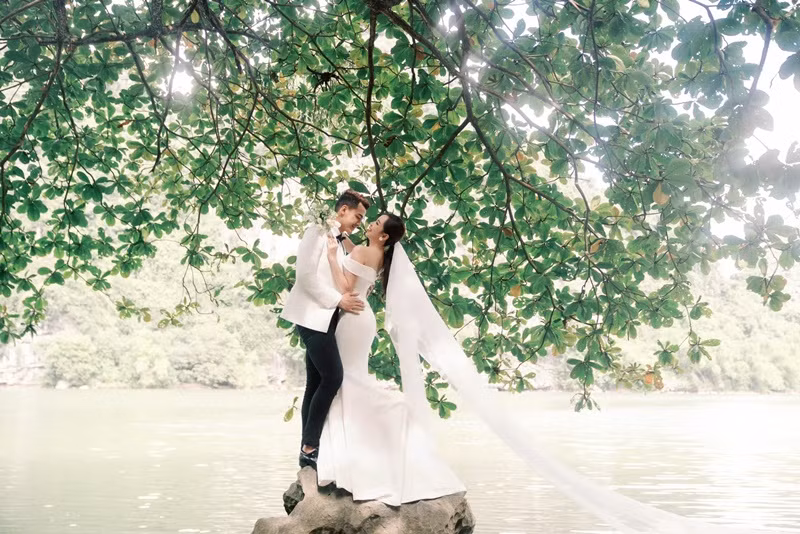 Kim Oanh và Vũ Tuấn Việt giữ kín chuyện hẹn hò cho đến khi sắp tổ chức đám cưới vào tháng 3/2024. Ảnh: FB Kim Oanh.