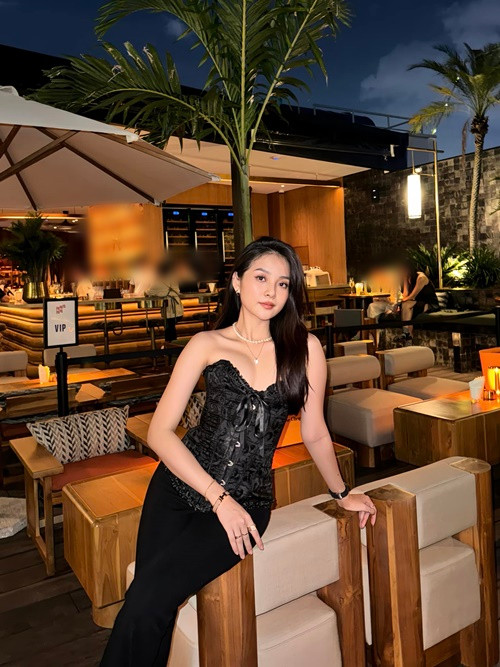 Diễn viên Tam Triều Dâng sở hữu vóc dáng thon gọn, gợi cảm. Ảnh: FB Tam Triều Dâng.