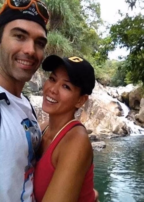 Ca sĩ Thuý Uyên kết hôn với một người đàn ông quốc tịch Mỹ, kém cô đến 13 tuổi. Ảnh: FB Thuý Uyên.