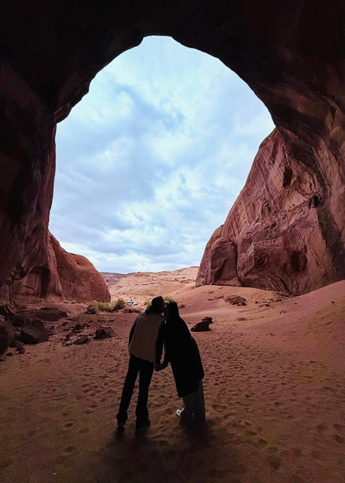 Trong chuyến du lịch mới nhất, vợ chồng Anh Đức có nhiều khoảnh khắc ngọt ngào bên nhau.