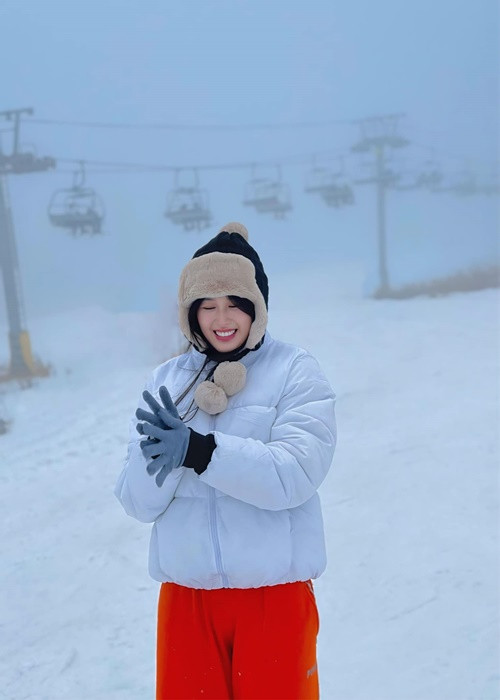 Vợ Anh Đức rạng rỡ trong chuyến du lịch nước ngoài.