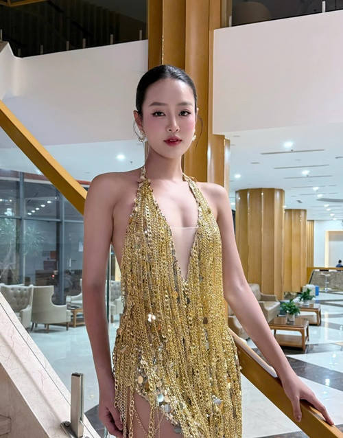 Sắc vóc của Khánh Linh ngày càng thăng hạng khi chuẩn bị thi Miss Intercontinental 2024.
