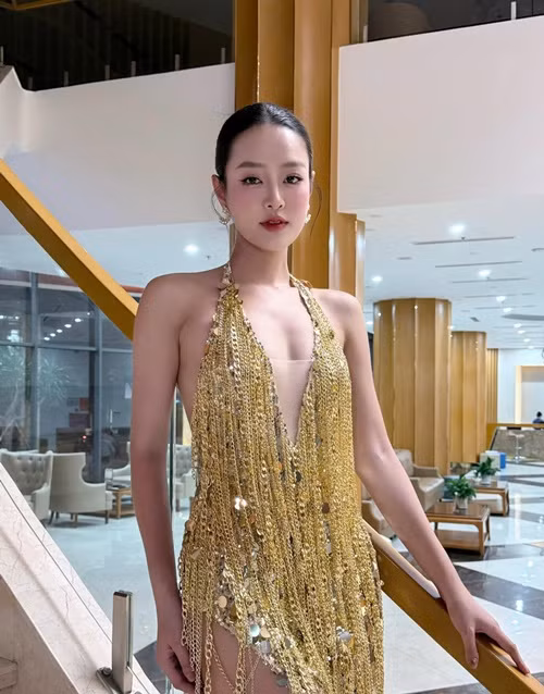 Sắc vóc của Khánh Linh ngày càng thăng hạng khi chuẩn bị thi Miss Intercontinental 2024.