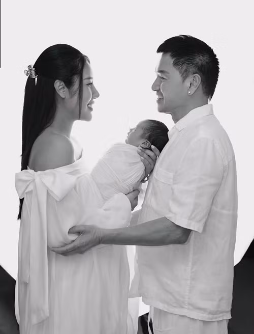 Quang Minh nhắn nhủ bạn gái hiện tại: "Cảm ơn người bạn cùng phòng Tăng Khánh Chi đã chấp nhận cùng Quang Minh nuôi dưỡng bé Dustin cho đến ngày thành nhân". Ảnh: FB Tăng Khánh Chi.