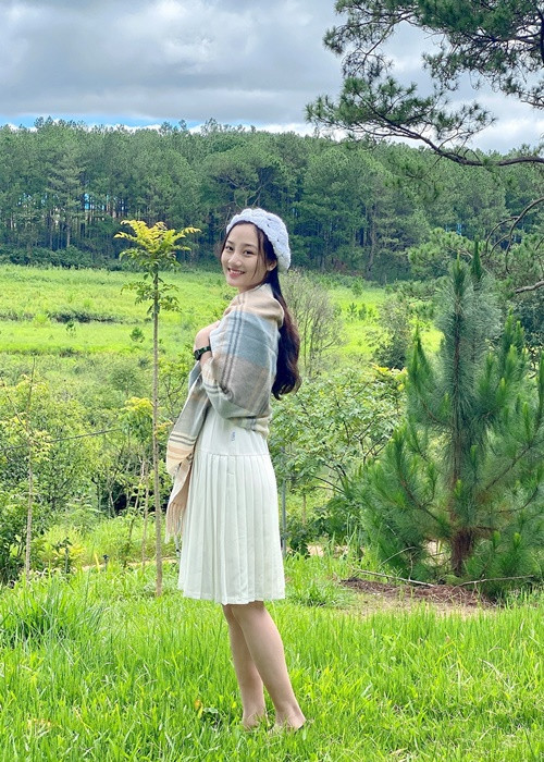 Người đẹp đến từ Thái Bình ăn mặc trẻ trung, nữ tính. Ảnh: FB Phương Thanh.