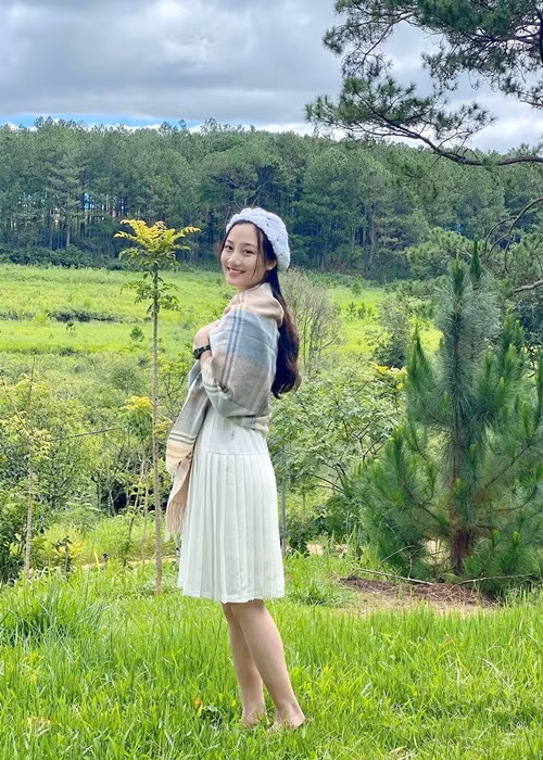 Người đẹp đến từ Thái Bình ăn mặc trẻ trung, nữ tính. Ảnh: FB Phương Thanh.