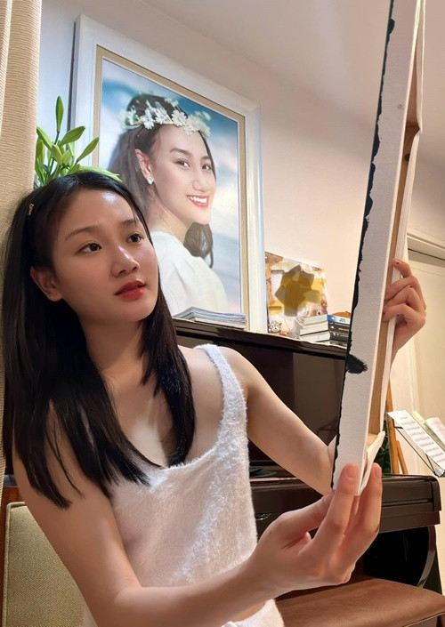 Á hậu 1 cuộc thi Hoa hậu Quốc gia Việt Nam 2024 thích vẽ tranh, chơi violin. Ảnh: FB Phương Thanh.