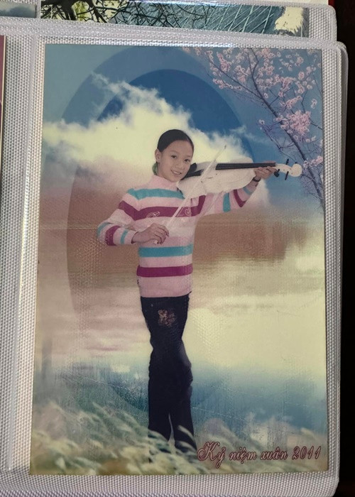 Từ nhỏ, Phương Thanh đã biết chơi đàn violin. Ảnh: FB Phương Thanh.