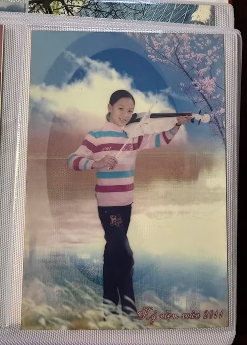 Từ nhỏ, Phương Thanh đã biết chơi đàn violin. Ảnh: FB Phương Thanh.