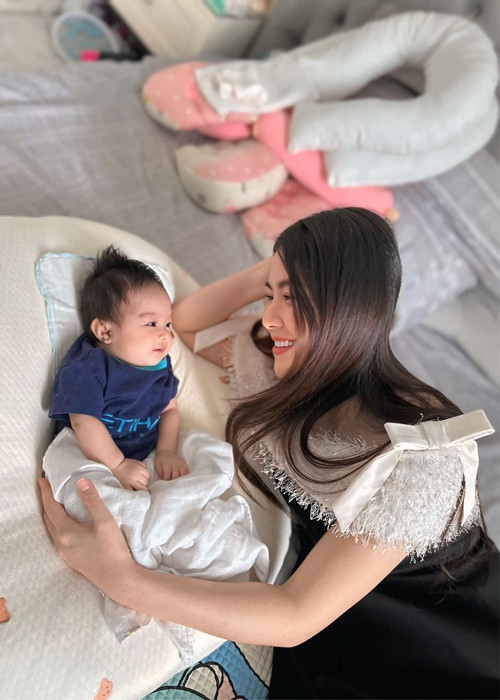 Kha Ly cưng chiều con gái như "báu vật".