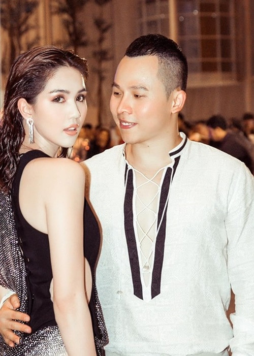 Từ tháng 3/2024, Ngọc Trinh bắt đầu gặp gỡ bạn bè. Tuy nhiên, đến nay, người đẹp chưa lộ diện bên Vũ Khắc Tiệp dù cả hai rất thân thiết. Khắc Tiệp cho biết, anh bị Ngọc Trinh giận sau khi đăng tải clip cô bị ngã xe năm 2023. Ảnh: Dân Việt.