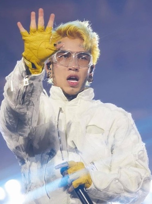 Tháng 11/2021, Dế Choắt đổi nghệ danh thành DC với mong muốn mang đến một phiên bản khác của chính mình. Ảnh: FB Dế Choắt.