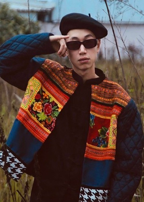 Nhờ danh hiệu quán quân, rapper Double2T đắt show. Chia sẻ với Dân Việt, nam ca sĩ cho biết, anh kín lịch, các show diễn liên tục từ Bắc vào Nam, một số show tổ chức ở nước ngoài. Ảnh: FB Double2T.