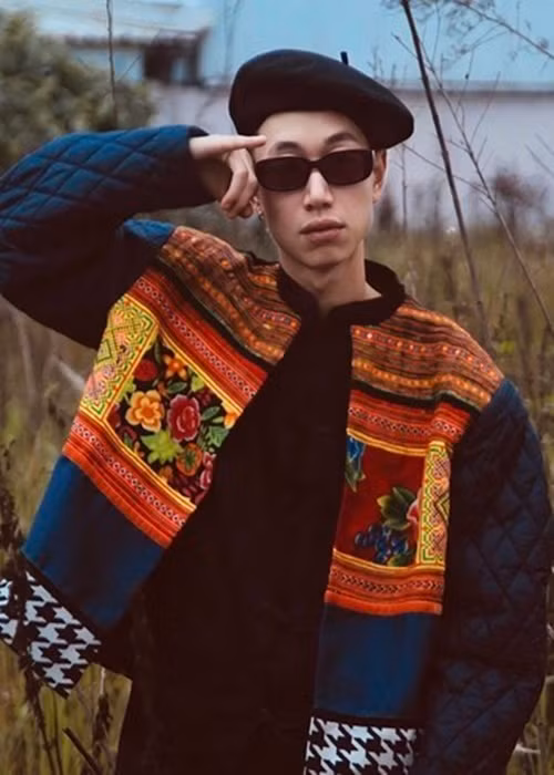 Nhờ danh hiệu quán quân, rapper Double2T đắt show. Chia sẻ với Dân Việt, nam ca sĩ cho biết, anh kín lịch, các show diễn liên tục từ Bắc vào Nam, một số show tổ chức ở nước ngoài. Ảnh: FB Double2T.