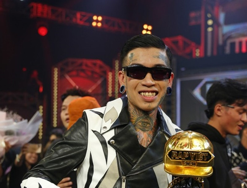 Dế Choắt là quán quân Rap Việt mùa đầu tiên (năm 2020). Anh nổi tiếng trước khi đến với Rap Việt. Ảnh: Người Lao Động.