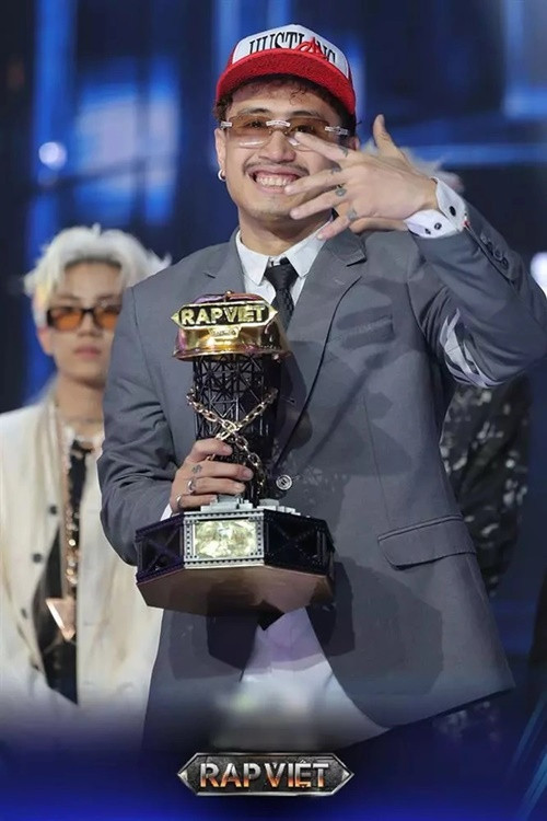 Mới đây, Robber đoạt quán quân Rap Việt 2024. Trước Robber, Double2T, Dế Choắt và Seachains cũng giành ngôi vị cao nhất cuộc thi này. Ảnh: Người Lao Động.